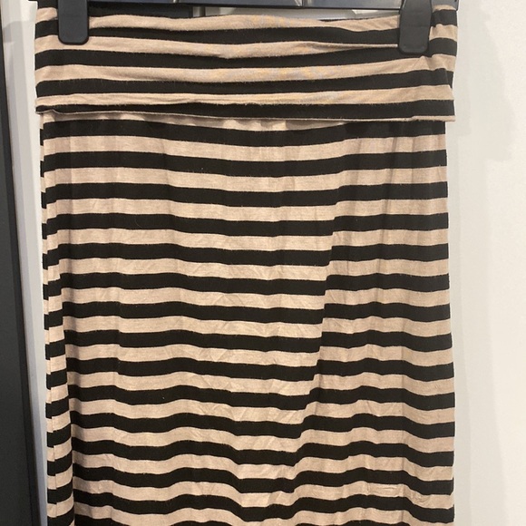 Striped maxi skirt - Picture 2 of 3